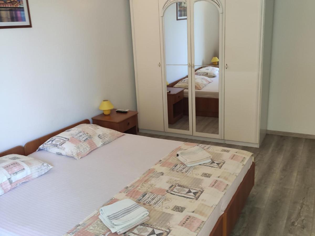 Apartments Ivo Макарска Екстериор снимка